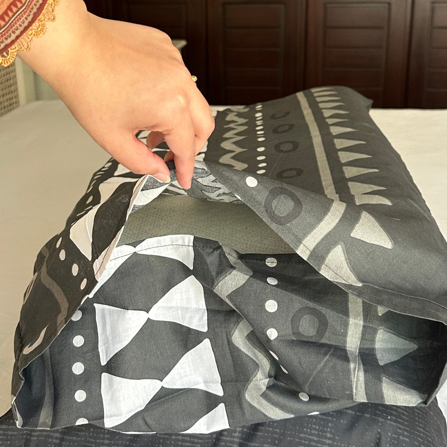 Pisa Black Cotton Quilt Cover Set – Pure Cotton Bedding | Soft, Breathable & Stylish