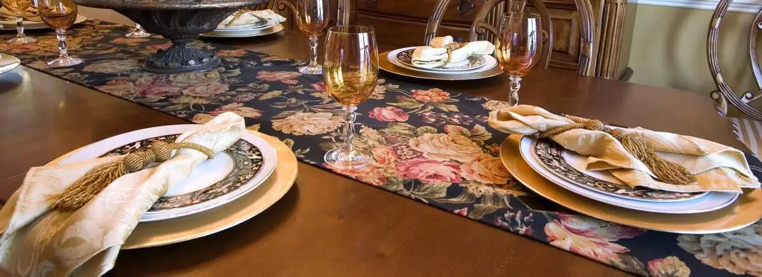 How to Decorate the Dining Table with a Table Runner?