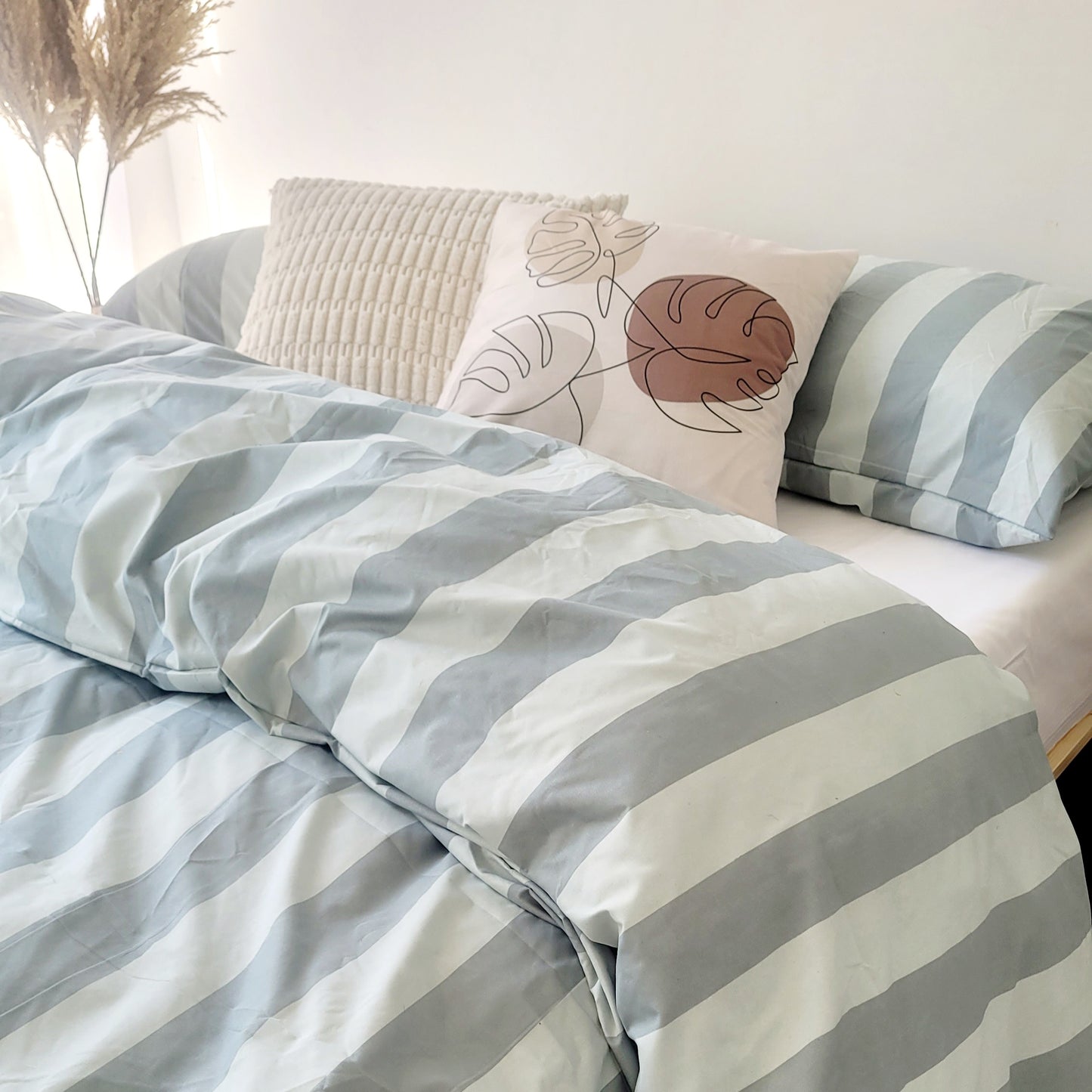 Sage Strix Microfiber Quilt Cover – Ultra-Soft & Luxury Bedding