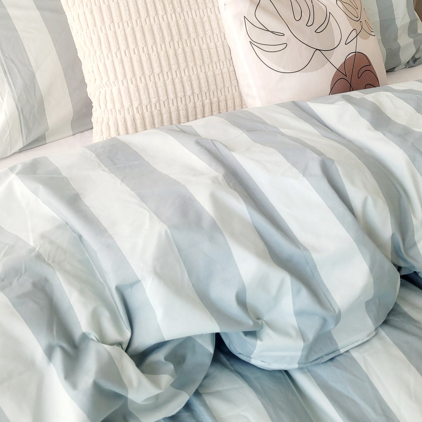 Sage Strix Microfiber Quilt Cover – Ultra-Soft & Luxury Bedding