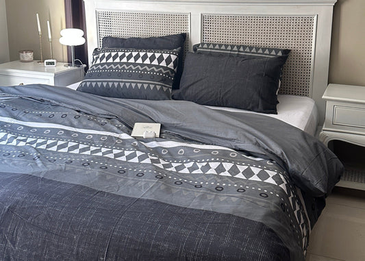 Pisa Black Cotton Quilt Cover Set – Pure Cotton Bedding | Soft, Breathable & Stylish